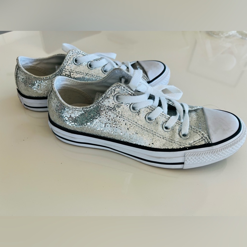 Chuck Taylor Converse low top sparkly silver shoes size 6